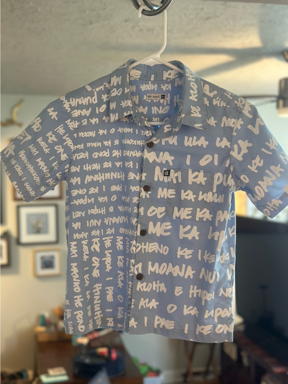 Sig Zane Short-Sleeve Button-Up Aloha Hawaiian Shirt with White Print Boys’